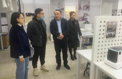 武漢市人才服務(wù)中心黨委書記、主任熊軍一行來(lái)校調(diào)研指導(dǎo)工作